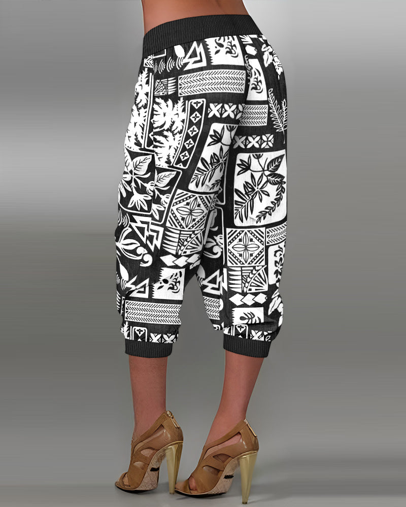 Low Waist Capris Featuring Wooden Buttons and Pockets