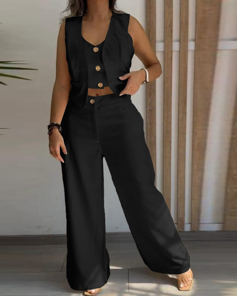 A V-neck vest crop top paired with wide-leg pants from the LA FINE FLEUR set.