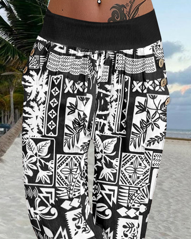 Low Waist Capris Featuring Wooden Buttons and Pockets