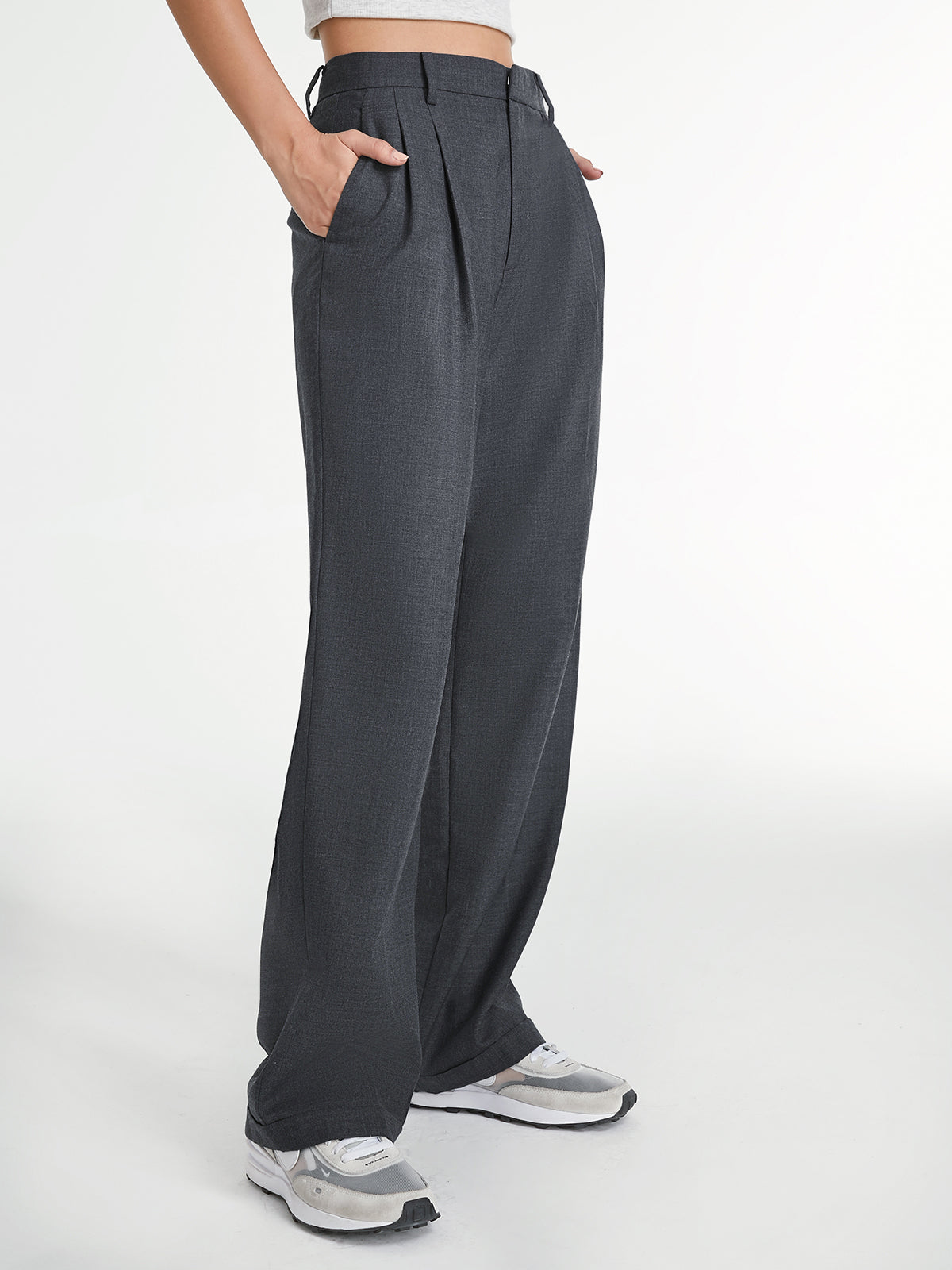 LA FINE FLEUR's Airstream Tailored Straight-Leg Dress Pants in a sleek, classic design.