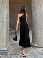 LA FINE FLEUR Open Back Long Sleeve Knit Dress paired with classic black sandals.