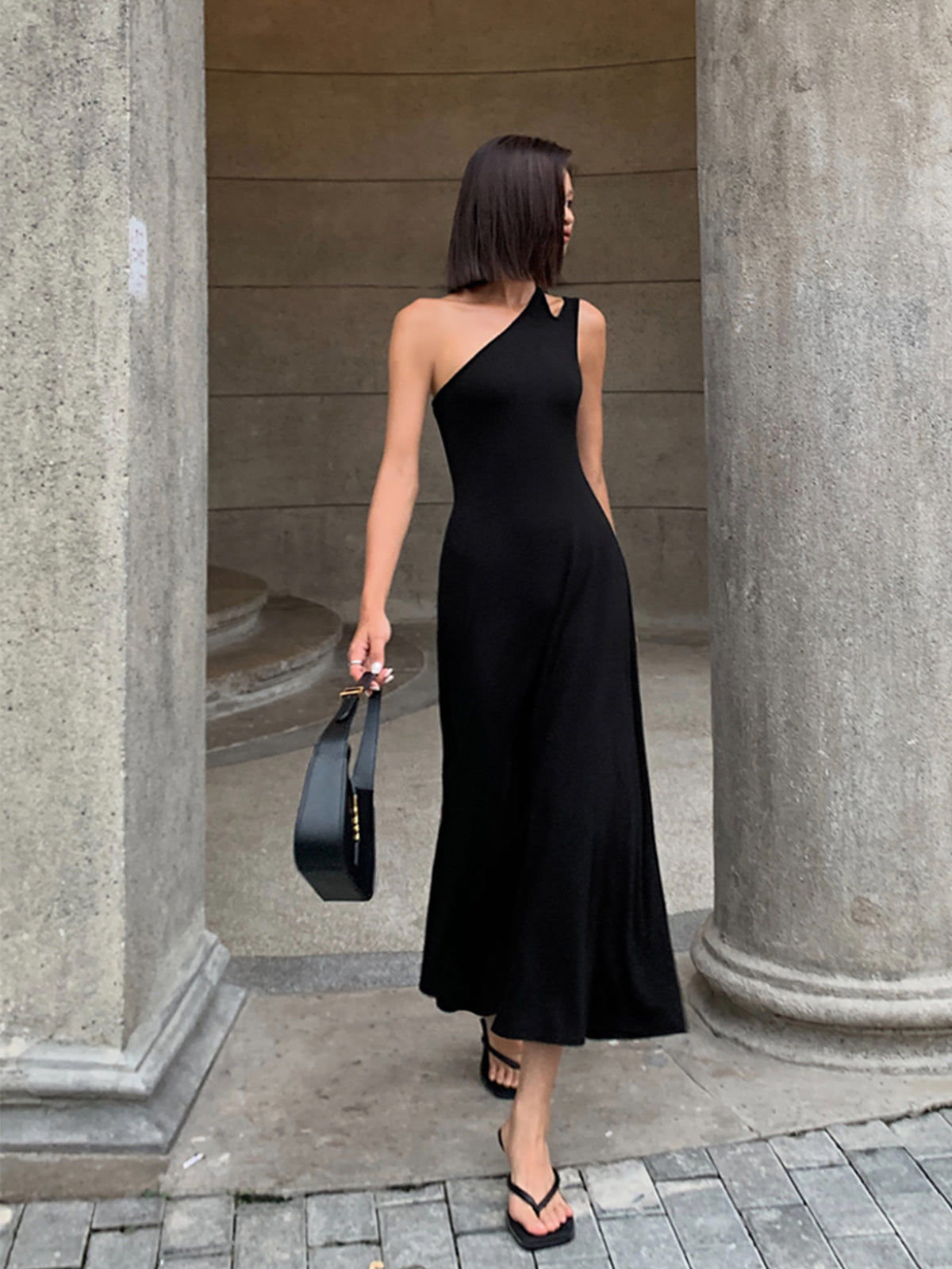 LA FINE FLEUR Open Back Long Sleeve Knit Dress paired with classic black sandals.