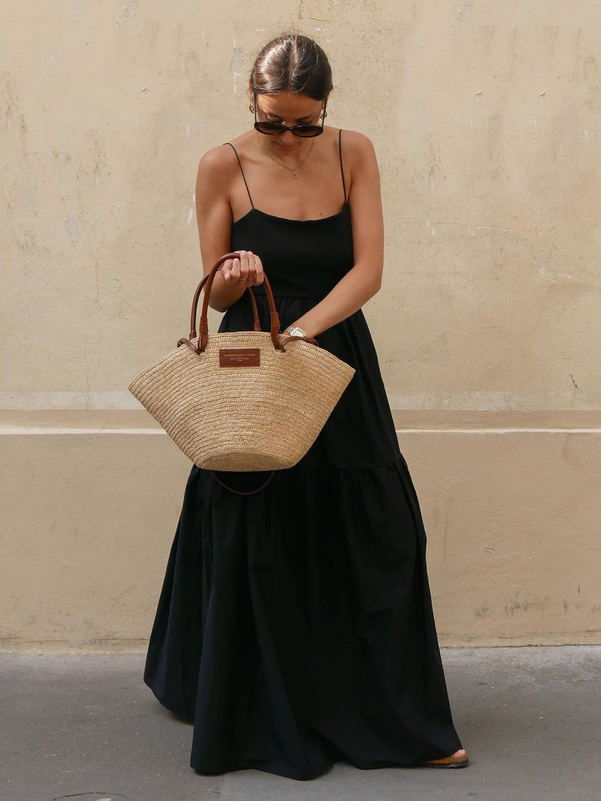 An elegant, sleeveless long dress with an open back from LA FINE FLEUR.