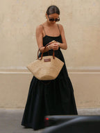 LA FINE FLEUR Elegant sleeveless long dress with open back in a neutral tone.