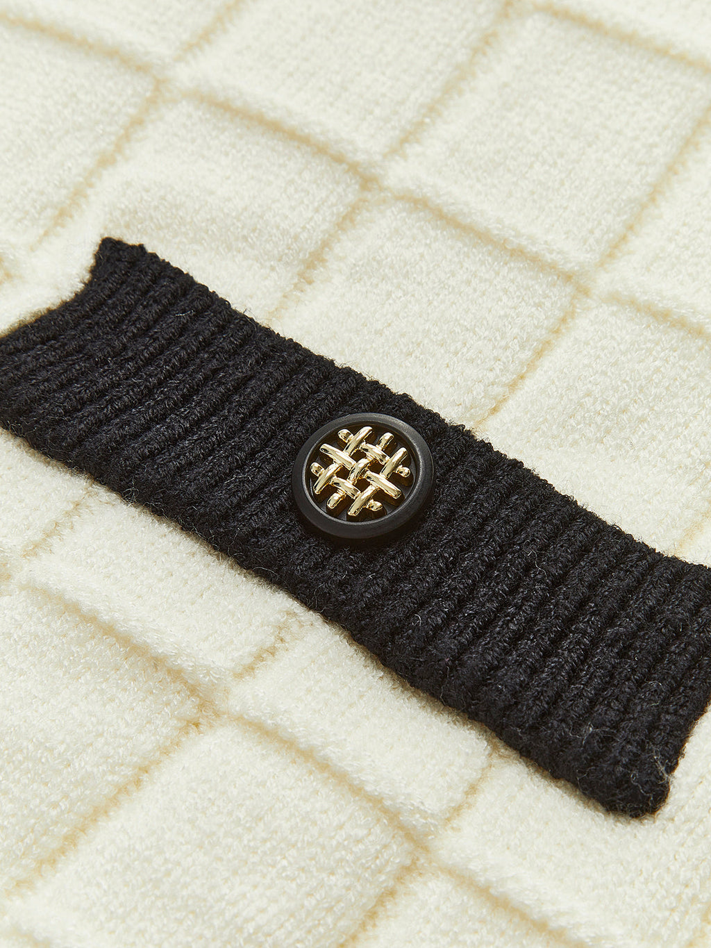 Plaid Pullover Sweater with Contrasting Trim