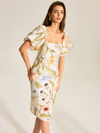 Backless dress with floral pattern and puff sleeves in a design by LA FINE FLEUR.