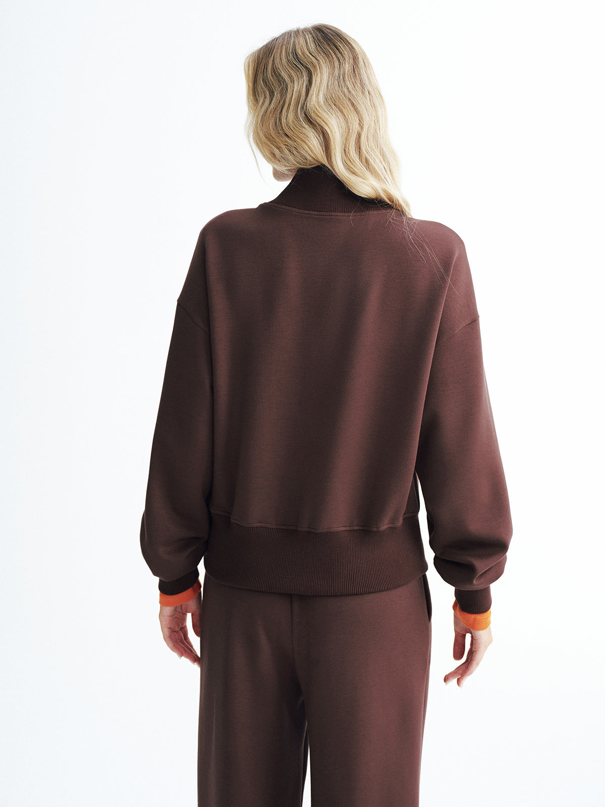 LA FINE FLEUR V-Neck Half-Zip Cozy Pullover Sweatshirt paired with matching brown pants.