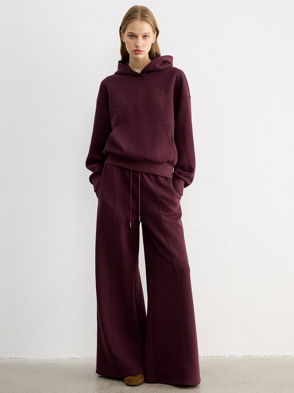 LA FINE FLEUR embroidered letter casual hoodie and matching wide-leg pants in coordinated style.