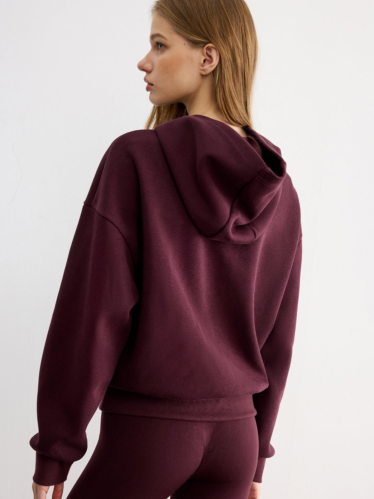 A casual hoodie featuring embroidered LA FINE FLEUR lettering in a relaxed, comfortable design.